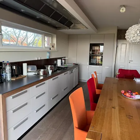 Semesterbostad Haus Seeblick